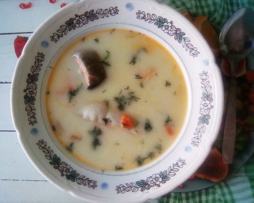 Сырный суп с форелью